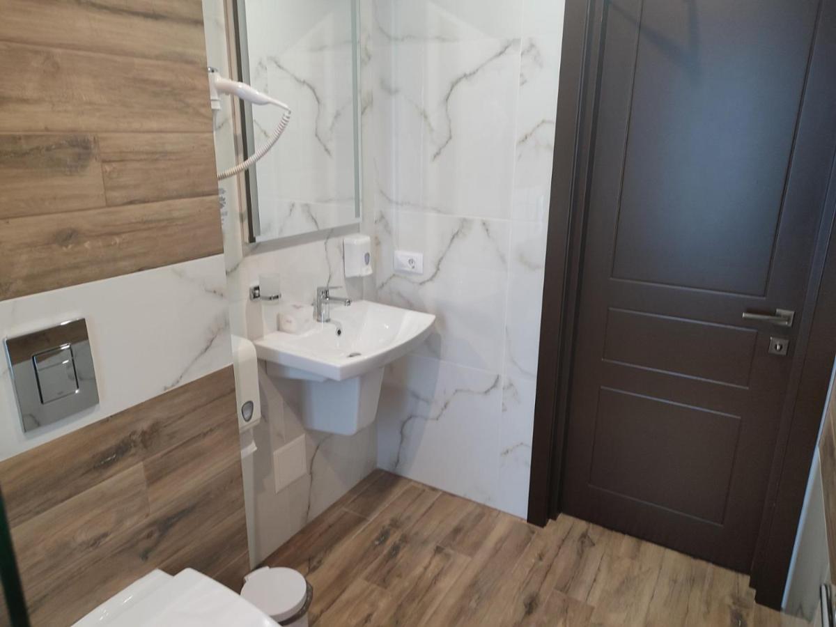 Optima Collection Bergshloss Rivne Exterior photo