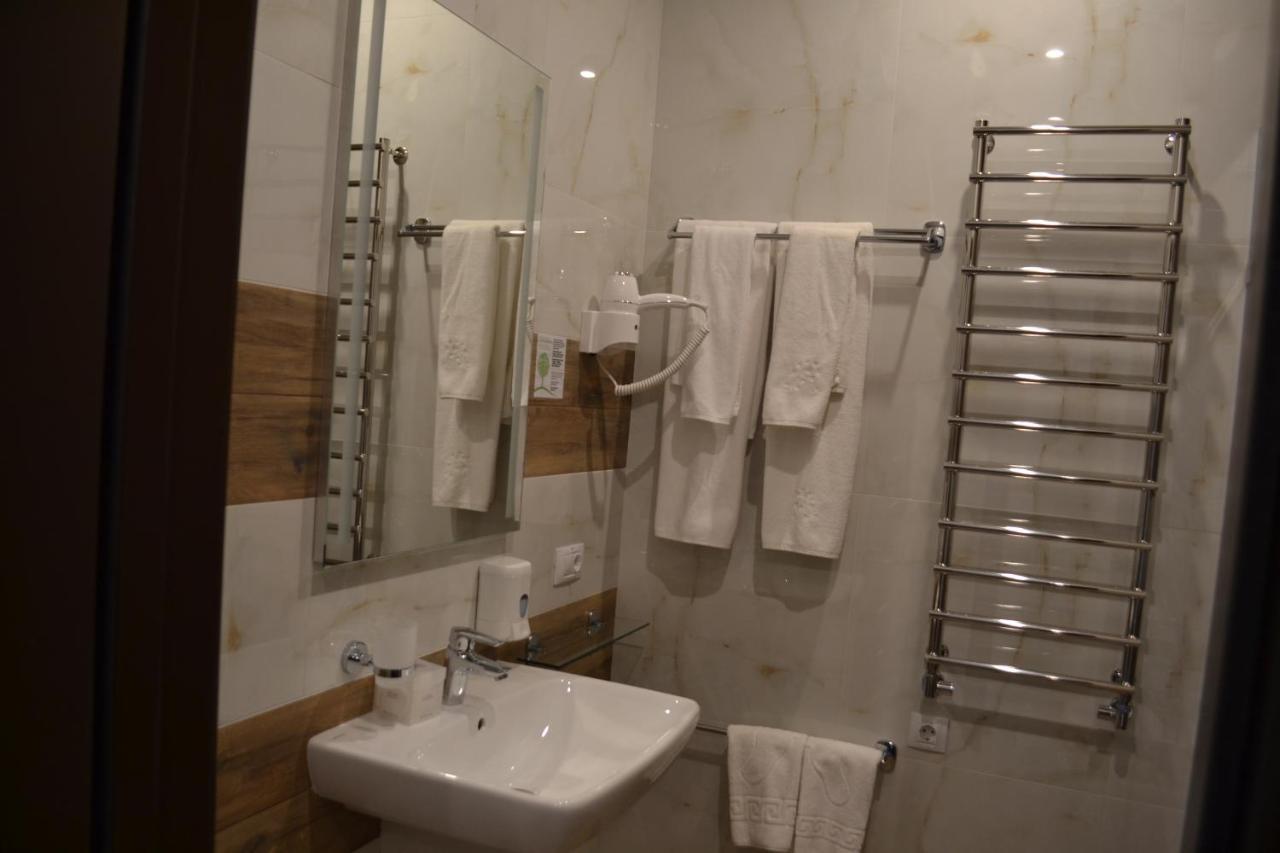 Optima Collection Bergshloss Rivne Exterior photo