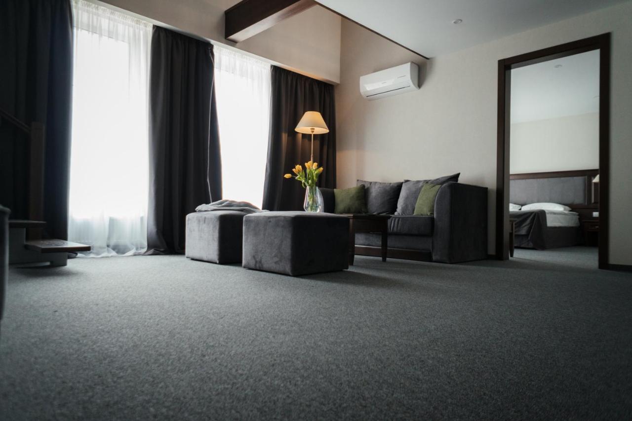 Optima Collection Bergshloss Rivne Exterior photo